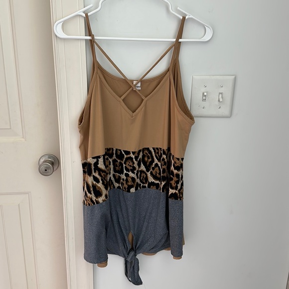 Tops - 🌟2/$10🌟Boutique Leopard Striped Cross Neck Detail Tank Top